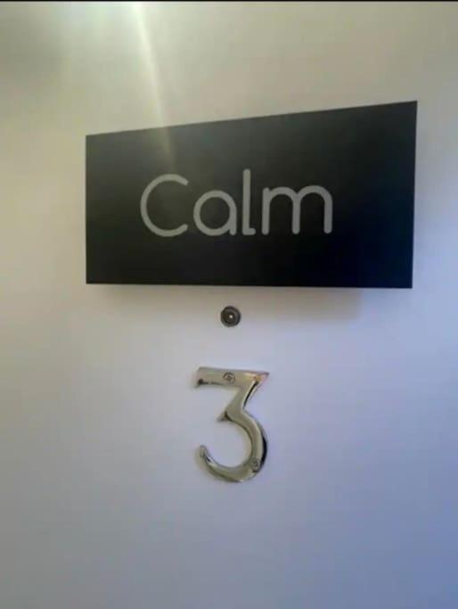 Calm In The Centre Of קרומר מראה חיצוני תמונה